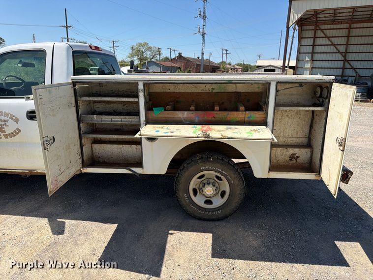 image for item EX0051 2002 Chevrolet Silverado 1500 utility bed pickup truck