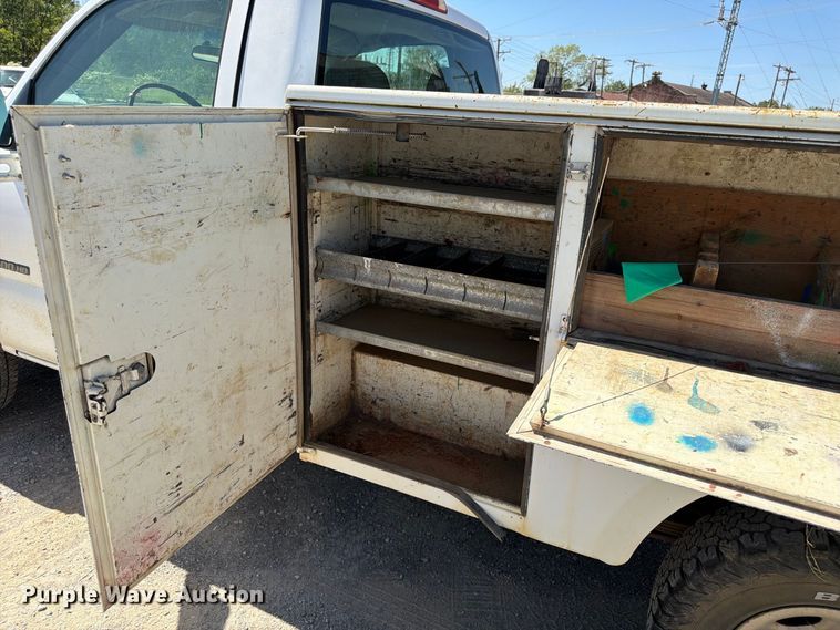 image for item EX0051 2002 Chevrolet Silverado 1500 utility bed pickup truck