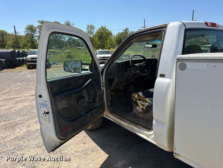 image for item EX0051 2002 Chevrolet Silverado 1500 utility bed pickup truck