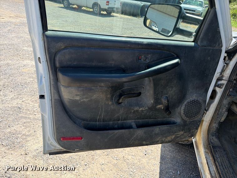 image for item EX0051 2002 Chevrolet Silverado 1500 utility bed pickup truck