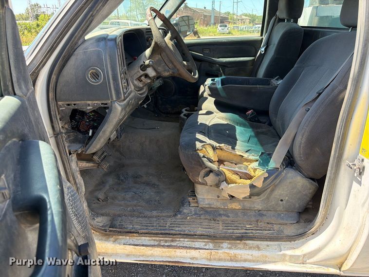 image for item EX0051 2002 Chevrolet Silverado 1500 utility bed pickup truck