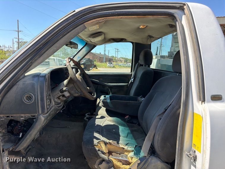 image for item EX0051 2002 Chevrolet Silverado 1500 utility bed pickup truck