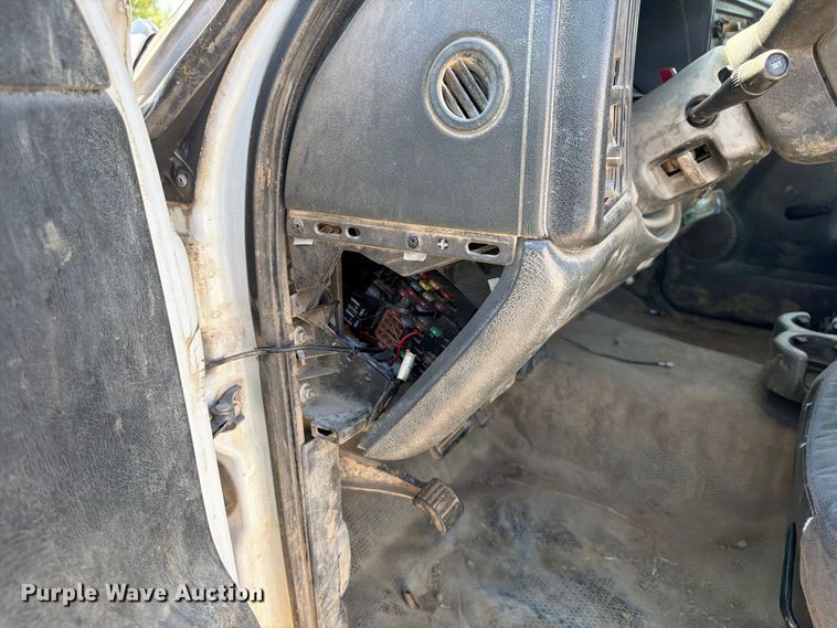 image for item EX0051 2002 Chevrolet Silverado 1500 utility bed pickup truck