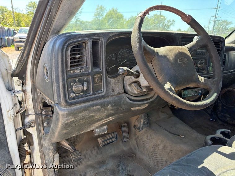 image for item EX0051 2002 Chevrolet Silverado 1500 utility bed pickup truck