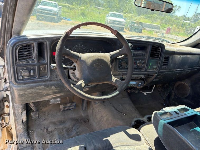 image for item EX0051 2002 Chevrolet Silverado 1500 utility bed pickup truck