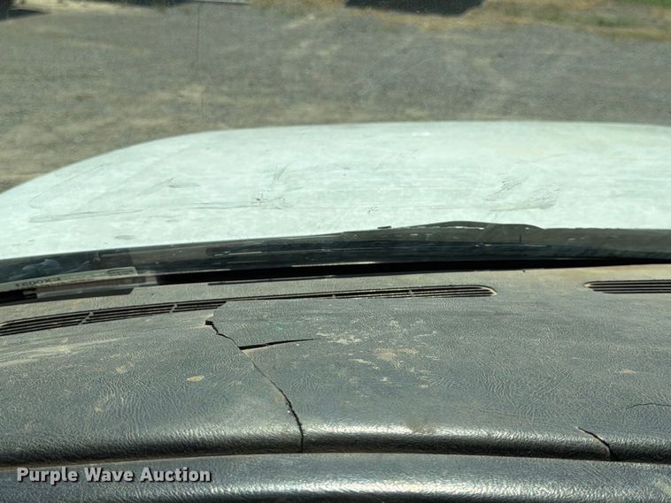 image for item EX0051 2002 Chevrolet Silverado 1500 utility bed pickup truck