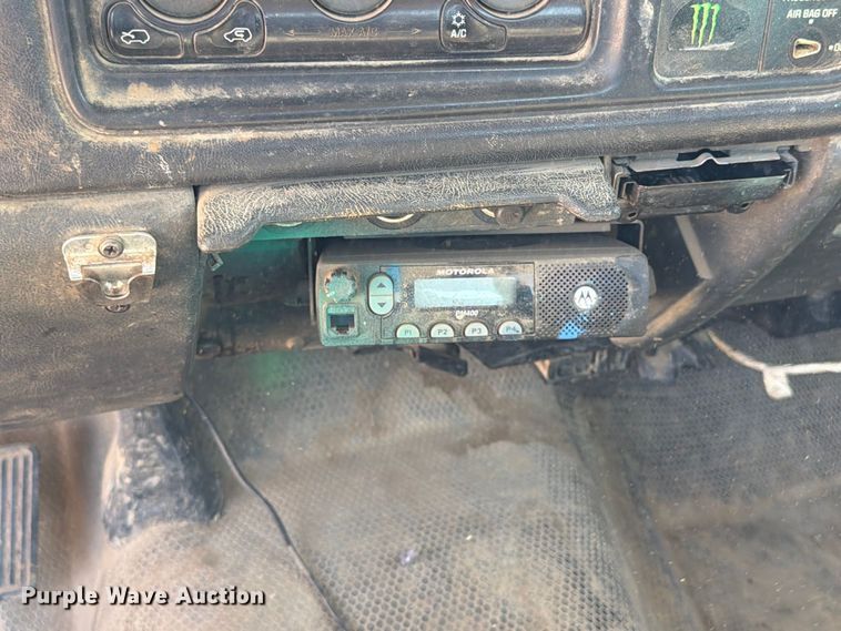 image for item EX0051 2002 Chevrolet Silverado 1500 utility bed pickup truck