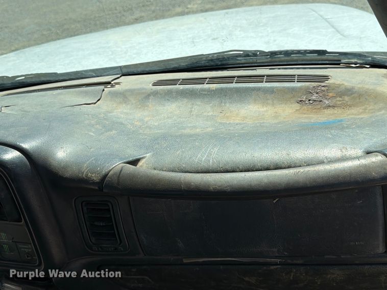 image for item EX0051 2002 Chevrolet Silverado 1500 utility bed pickup truck