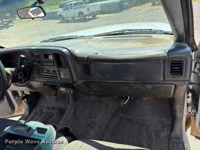 image for item EX0051 2002 Chevrolet Silverado 1500 utility bed pickup truck