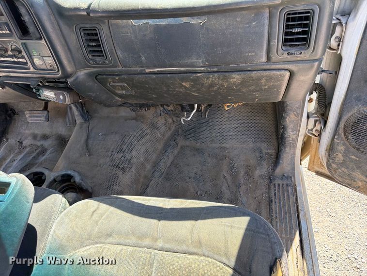 image for item EX0051 2002 Chevrolet Silverado 1500 utility bed pickup truck