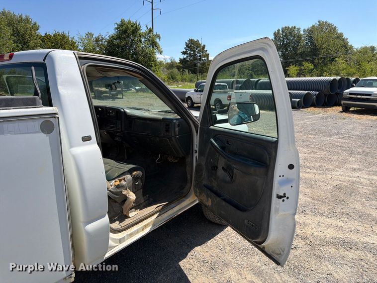 image for item EX0051 2002 Chevrolet Silverado 1500 utility bed pickup truck