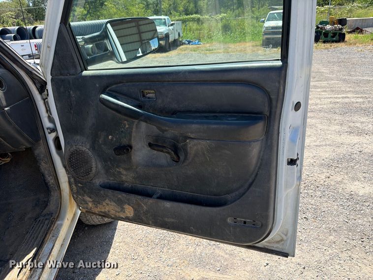 image for item EX0051 2002 Chevrolet Silverado 1500 utility bed pickup truck