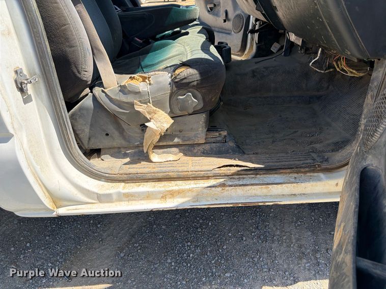 image for item EX0051 2002 Chevrolet Silverado 1500 utility bed pickup truck