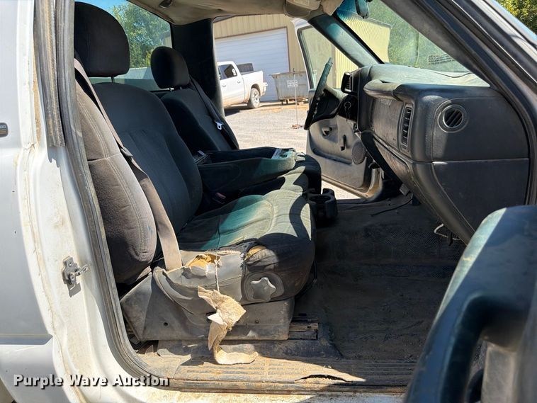 image for item EX0051 2002 Chevrolet Silverado 1500 utility bed pickup truck