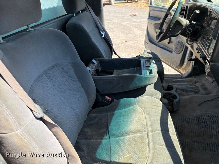 image for item EX0051 2002 Chevrolet Silverado 1500 utility bed pickup truck