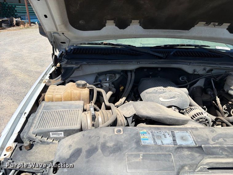 image for item EX0051 2002 Chevrolet Silverado 1500 utility bed pickup truck