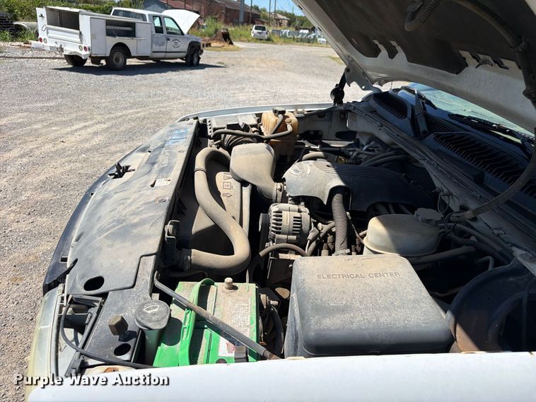 image for item EX0051 2002 Chevrolet Silverado 1500 utility bed pickup truck