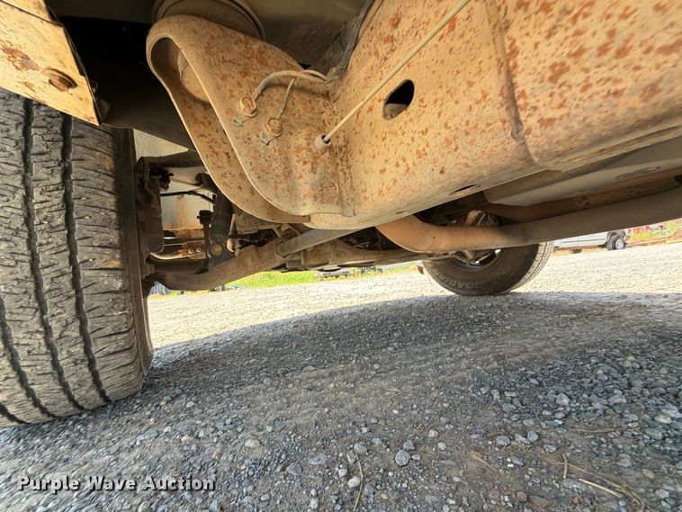 image for item EX0051 2002 Chevrolet Silverado 1500 utility bed pickup truck