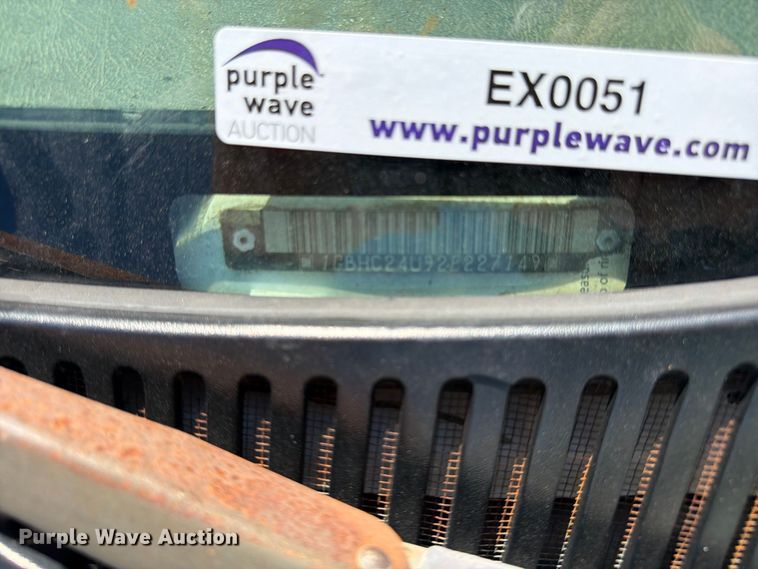 image for item EX0051 2002 Chevrolet Silverado 1500 utility bed pickup truck