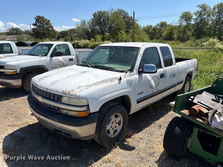 2001 Chevrolet Silverado 1500 Ext. Cab pickup truck