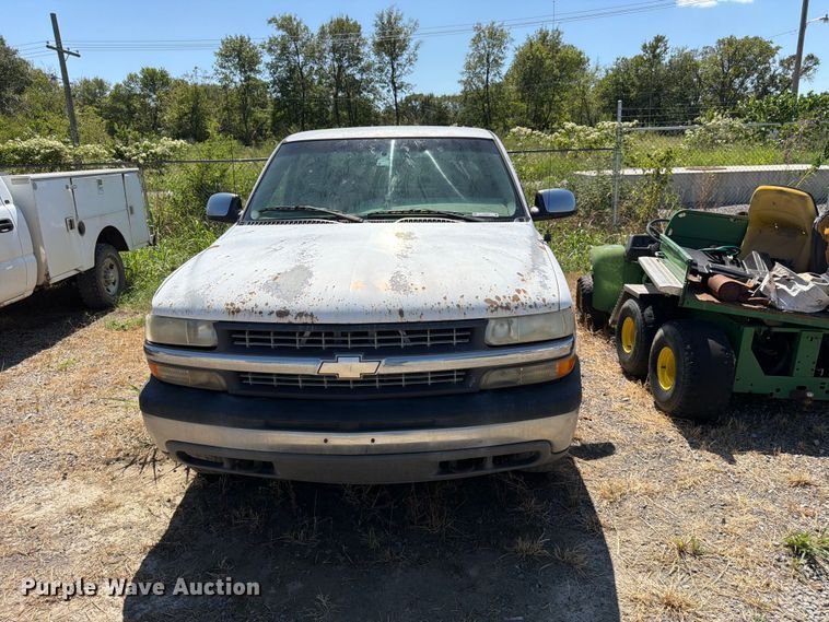 image for item EX0052 2001 Chevrolet Silverado 1500 Ext. Cab pickup truck