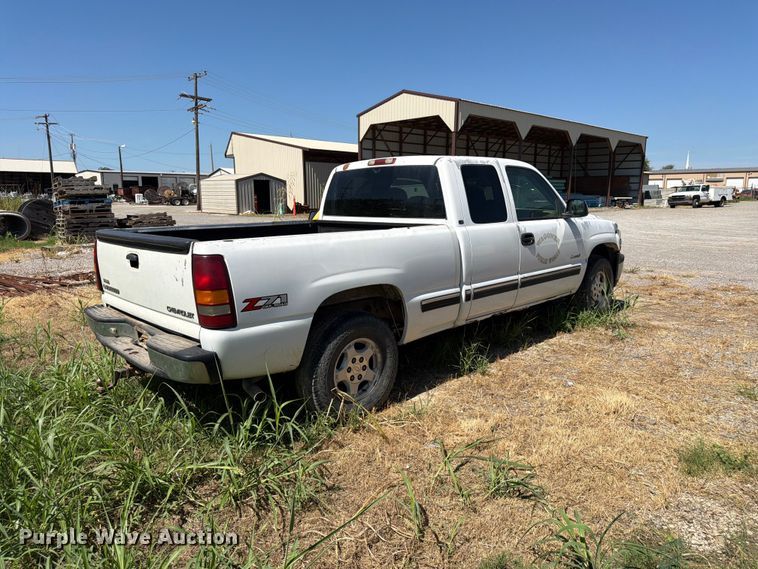 image for item EX0052 2001 Chevrolet Silverado 1500 Ext. Cab pickup truck