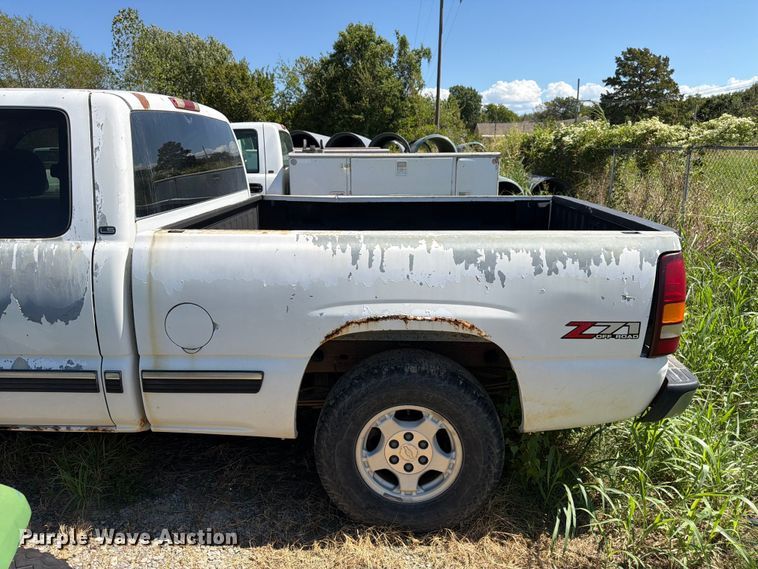 image for item EX0052 2001 Chevrolet Silverado 1500 Ext. Cab pickup truck