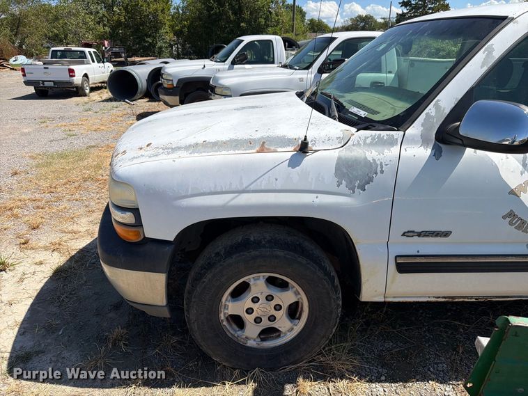 image for item EX0052 2001 Chevrolet Silverado 1500 Ext. Cab pickup truck