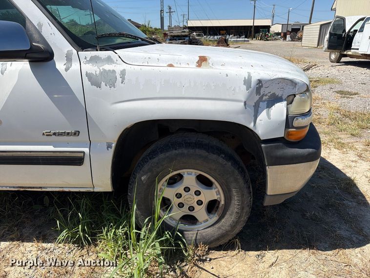 image for item EX0052 2001 Chevrolet Silverado 1500 Ext. Cab pickup truck