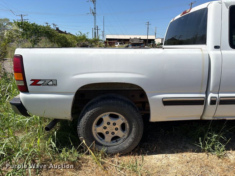 image for item EX0052 2001 Chevrolet Silverado 1500 Ext. Cab pickup truck