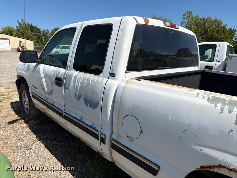 image for item EX0052 2001 Chevrolet Silverado 1500 Ext. Cab pickup truck