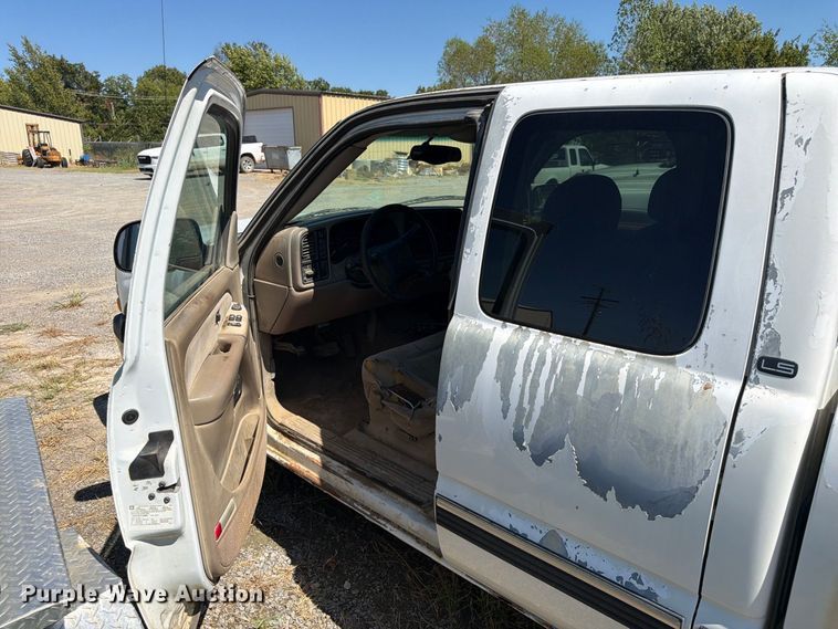 image for item EX0052 2001 Chevrolet Silverado 1500 Ext. Cab pickup truck