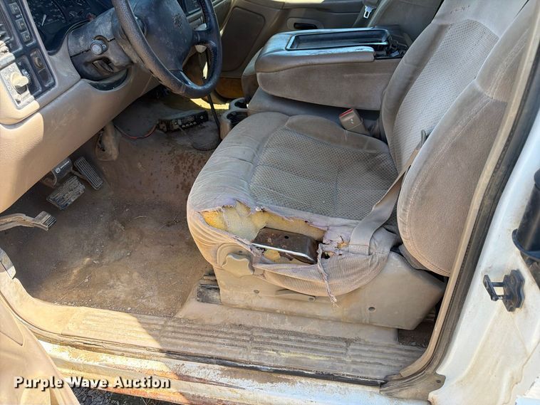 image for item EX0052 2001 Chevrolet Silverado 1500 Ext. Cab pickup truck