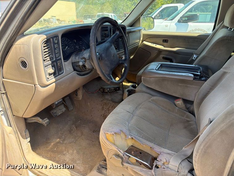 image for item EX0052 2001 Chevrolet Silverado 1500 Ext. Cab pickup truck