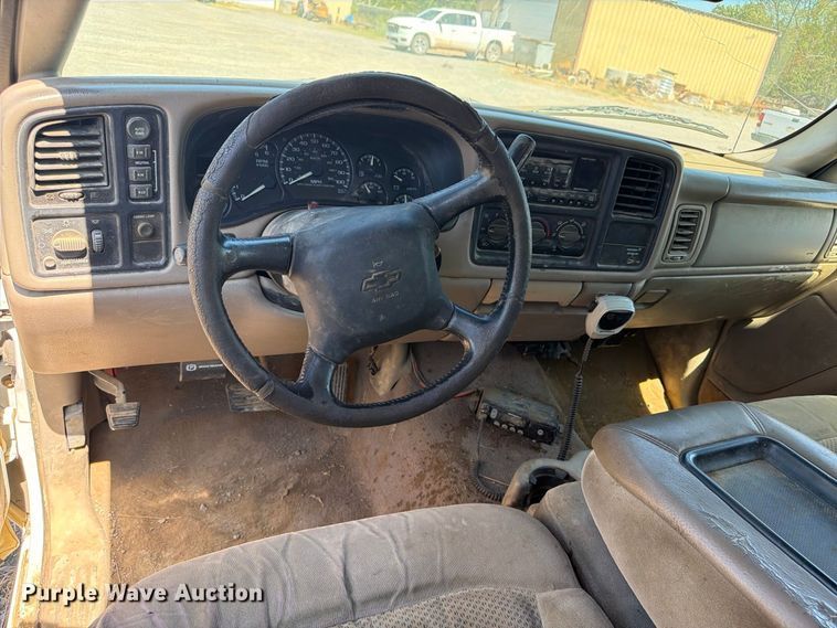 image for item EX0052 2001 Chevrolet Silverado 1500 Ext. Cab pickup truck