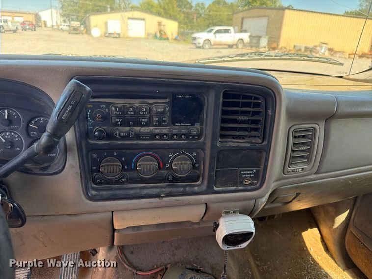 image for item EX0052 2001 Chevrolet Silverado 1500 Ext. Cab pickup truck