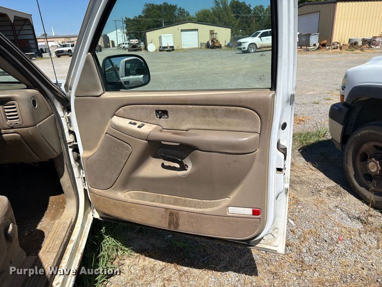 image for item EX0052 2001 Chevrolet Silverado 1500 Ext. Cab pickup truck