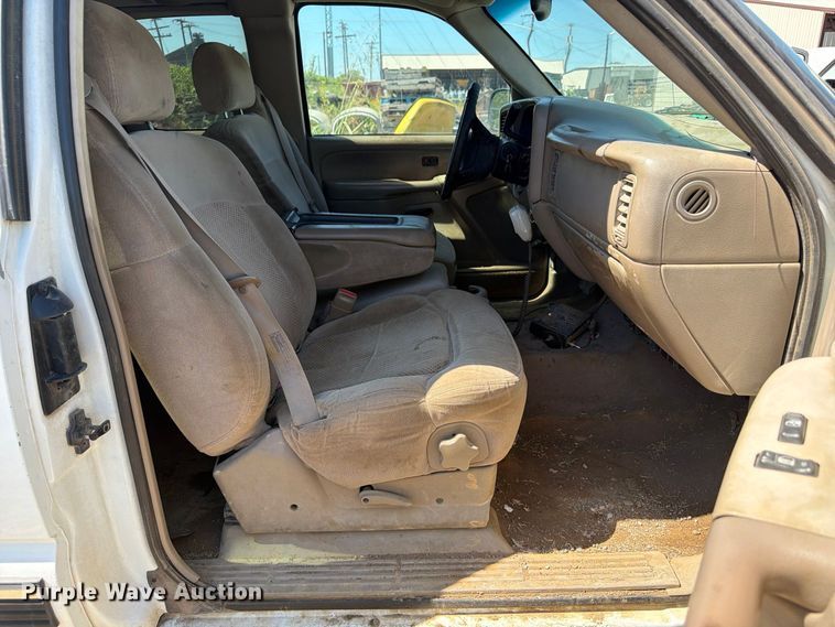 image for item EX0052 2001 Chevrolet Silverado 1500 Ext. Cab pickup truck