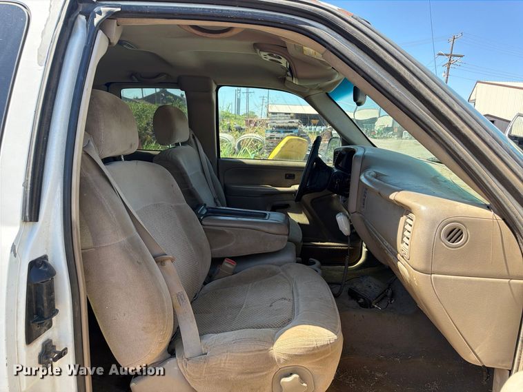 image for item EX0052 2001 Chevrolet Silverado 1500 Ext. Cab pickup truck