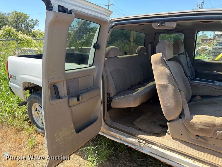 image for item EX0052 2001 Chevrolet Silverado 1500 Ext. Cab pickup truck