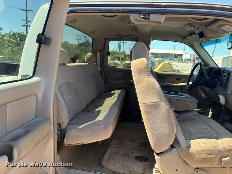 image for item EX0052 2001 Chevrolet Silverado 1500 Ext. Cab pickup truck