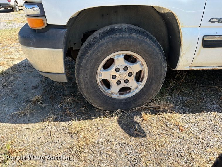 image for item EX0052 2001 Chevrolet Silverado 1500 Ext. Cab pickup truck