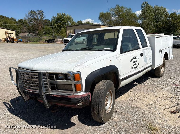 1988 Chevrolet C3500 Ext. Cab utility bed pickup truck