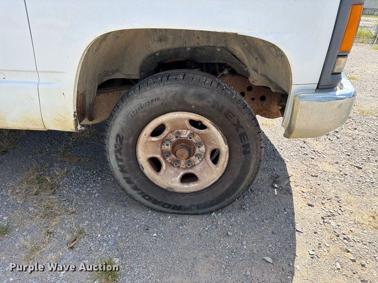 image for item EX0054 1995 Chevrolet C2500 pickup truck