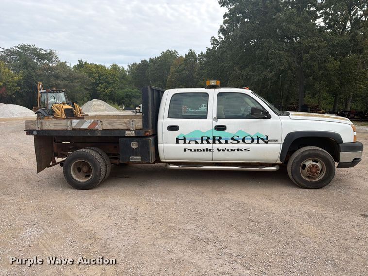 image for item EX0056 2006 Chevrolet Silverado 3500 Crew Cab flatbed pickup truck