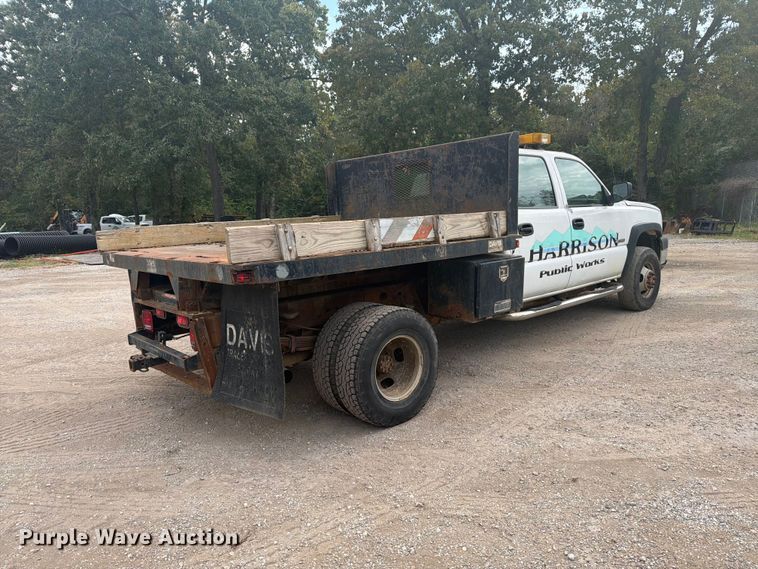 image for item EX0056 2006 Chevrolet Silverado 3500 Crew Cab flatbed pickup truck