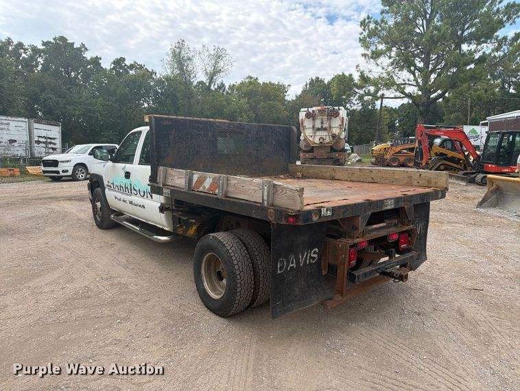 image for item EX0056 2006 Chevrolet Silverado 3500 Crew Cab flatbed pickup truck