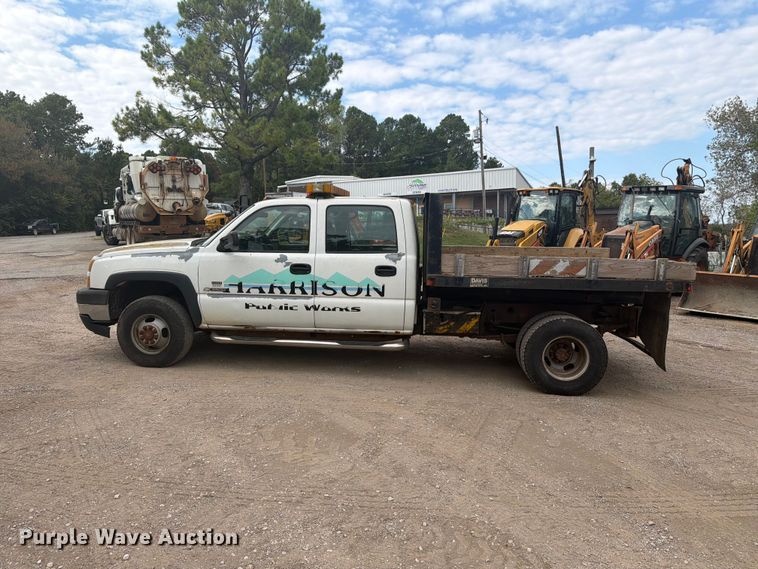 image for item EX0056 2006 Chevrolet Silverado 3500 Crew Cab flatbed pickup truck