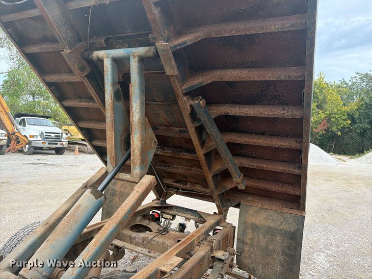 image for item EX0056 2006 Chevrolet Silverado 3500 Crew Cab flatbed pickup truck