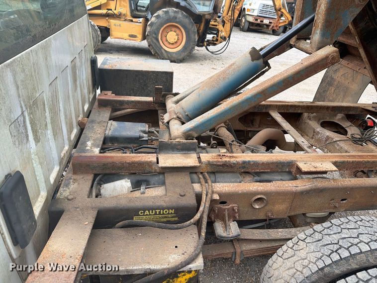 image for item EX0056 2006 Chevrolet Silverado 3500 Crew Cab flatbed pickup truck
